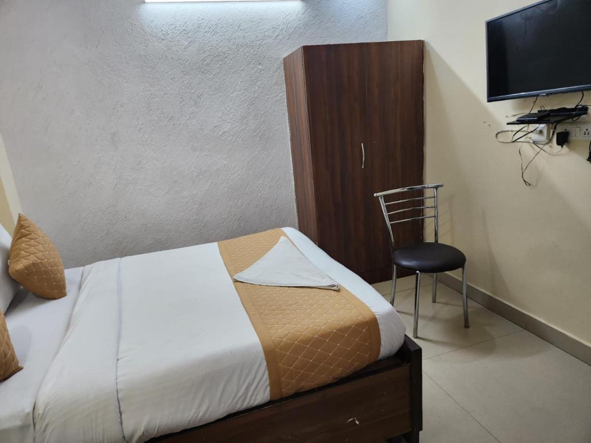 Hotel Cozy Cave Near Igi Airport Delhi Neu-Delhi Exterior foto
