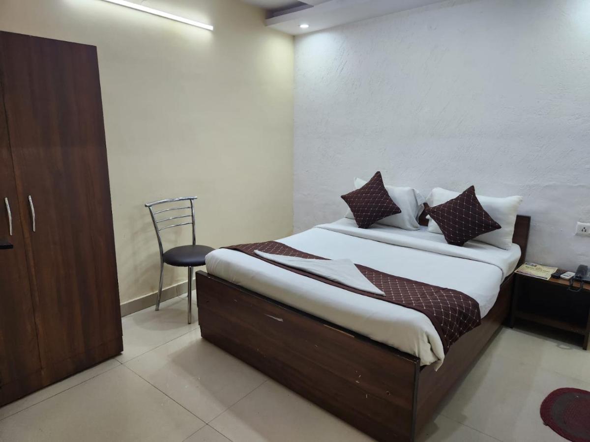 Hotel Cozy Cave Near Igi Airport Delhi Neu-Delhi Exterior foto